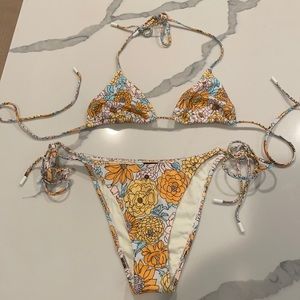 NEW! Triangle flower bikini set.